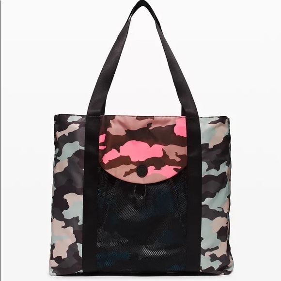 lululemon athletica Handbags - NWT Lululemon large tote in camo